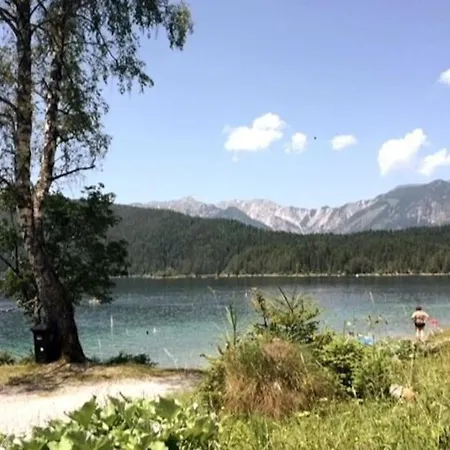 Apartamento Zentral, Ruhig & Stilvoll Mit Bergpanorama+ Garten *