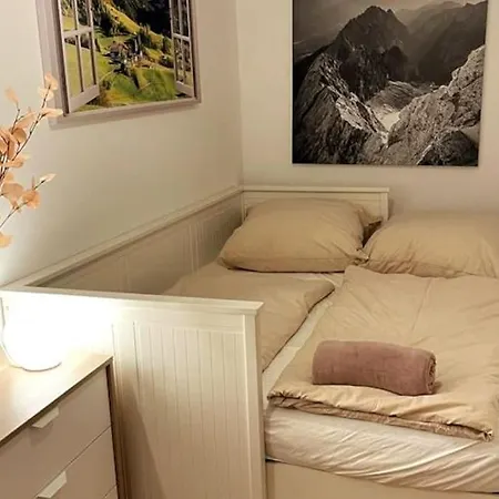 Apartment Zentral, Ruhig & Stilvoll Mit Bergpanorama+ Garten *