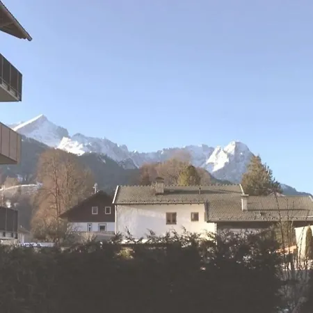 Zentral, Ruhig & Stilvoll Mit Bergpanorama+ Garten * جارمش بارتنكيرشن